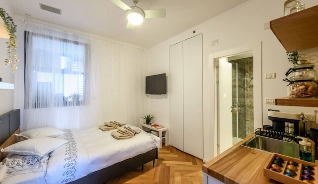 Stunning Modern Studio in Netanya from the beach