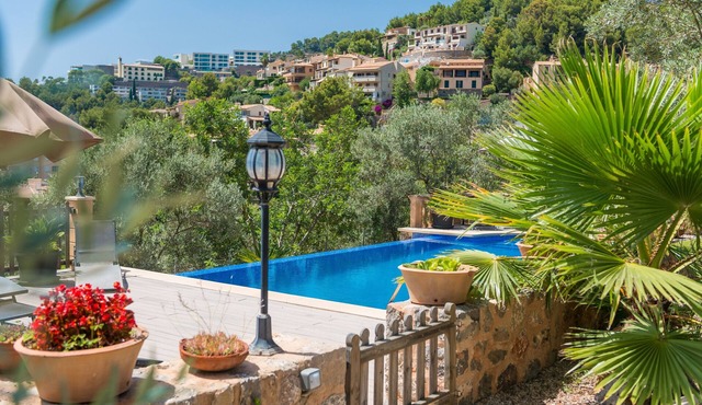 Stunning Mountain Views and Pool – Villas Ca'n Tamany & Ca'n Baixo