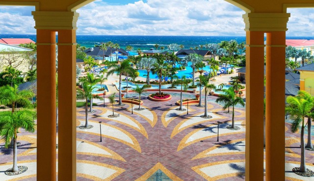 Stunning Oceanfront 2-Bedroom + Kitts Beach Club Amenities