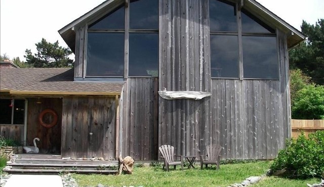 Stunning Ocean & Mountain Views, Quiet Family Home,Beach Access