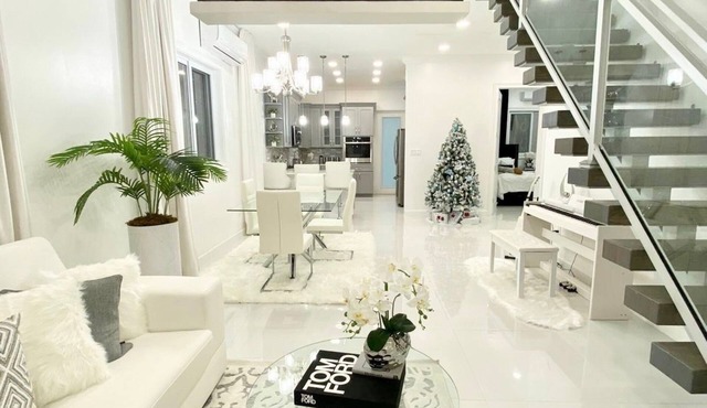 Stunning Ocean view home with luxury amenities!