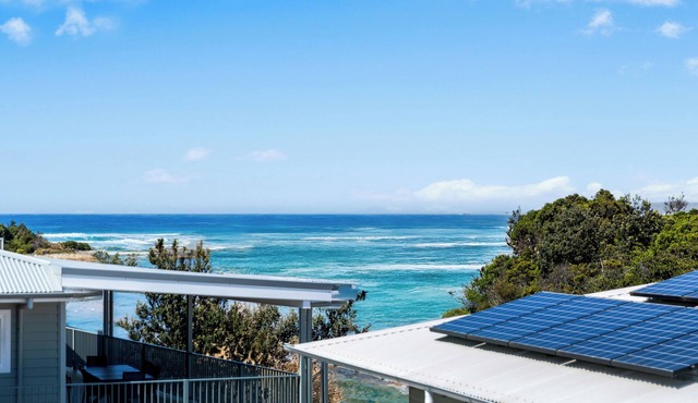 Stunning Ocean-View Home, Walk to Village & Beach