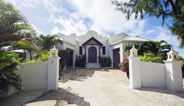 Stunning ocean-view luxury villa for island getaways and idyllic honeymoons