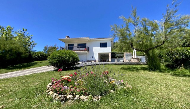 Stunning ocean views, Sunsets and just 30 seconds from the Beach!