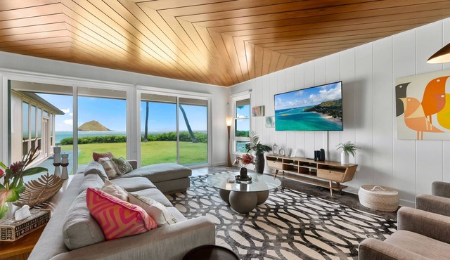 Stunning Oceanfront Beach House w/AC & Mokulua Isle Views at Lanikai Oceanside