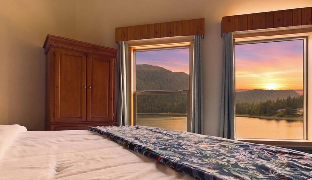 Stunning Oceanfront Home w/Mountain Views!