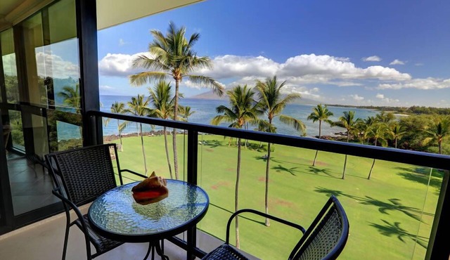 Stunning Oceanfront Kihei Surfside #612 with Breathtaking Views & AC