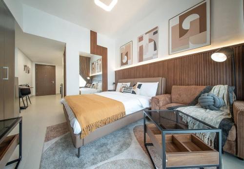 Stunning Oceanfront Studio Stay - Blue Bay Walk Pool & Gym