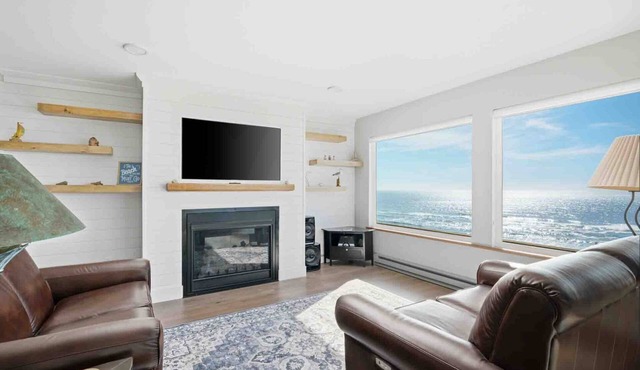 Stunning Panoramic Ocean Front Views, Single Level, Open Floor Plan, BBQ, Large Deck, Walk to Beach