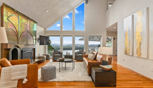 Stunning Panoramic River and Mountain Views, Huge Covered Decks, Fire-Pit, Ping Pong, Gym, & More