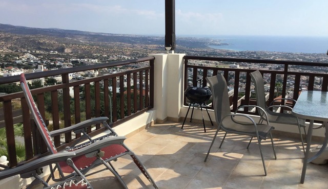 Stunning panoramic sea & mountain views from south facing balcony
