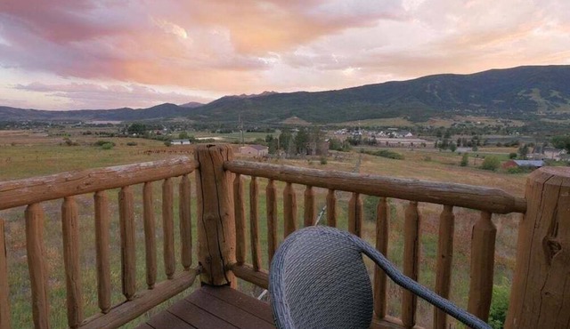 Stunning Panoramic Views of Mtns & Lake