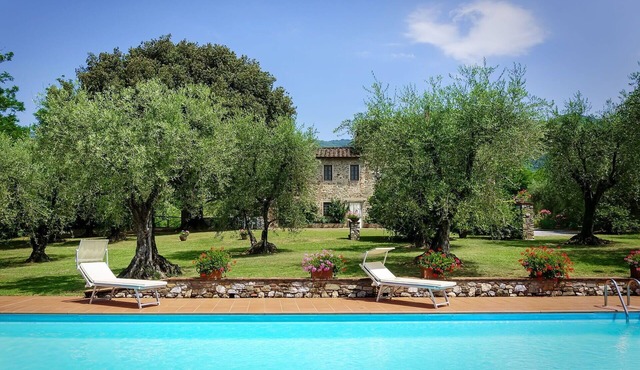 Stunning private villa with A/C, private pool, WIFI, TV, patio and panoramic view, close to Lucca