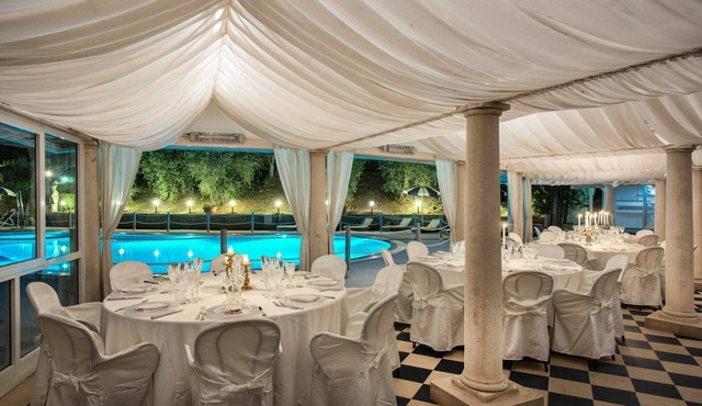 Stunning private villa for 14 people with WIFI, private pool, A/C
