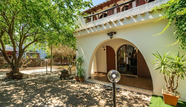 Stunning private villa for 8 people with WIFI, A/C, TV and patio