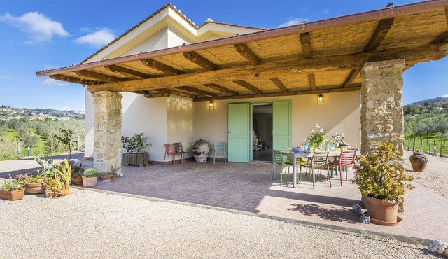Stunning private villa for 6 guests with WIFI, A/C, TV, terrace, pets allowed and panoramic view