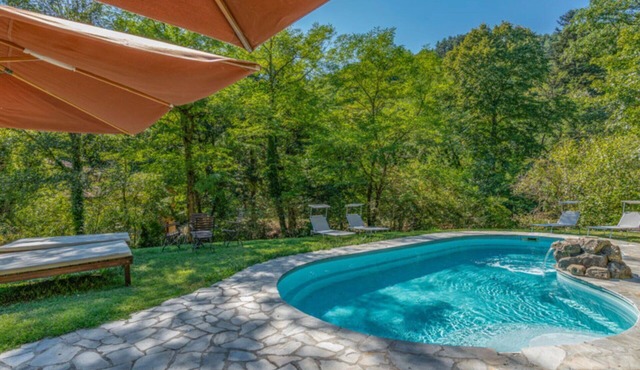 Stunning private villa with WIFI, private pool, TV, patio and panoramic view, close to Florence