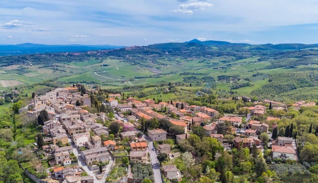 Stunning private villa for 5 guests with A/C, WIFI, TV, patio, pets allowed and panoramic view