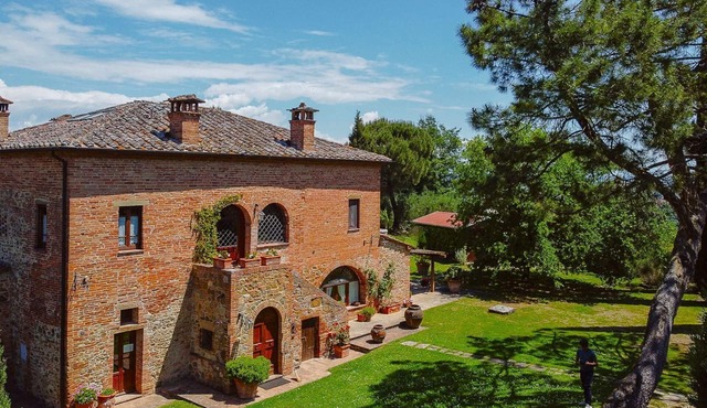 Stunning private villa for 11 people with WIFI, private pool and TV, close to Montepulciano