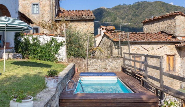 Stunning private villa with sauna, private pool, WIFI, TV, terrace, pets allowed and panoramic v.