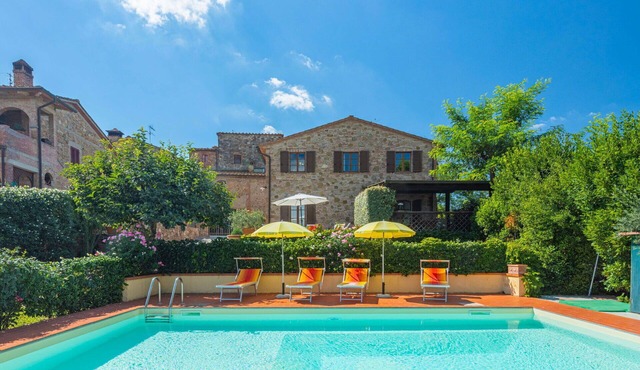 Stunning private villa for 10 guests with WIFI, private pool, TV and terrace
