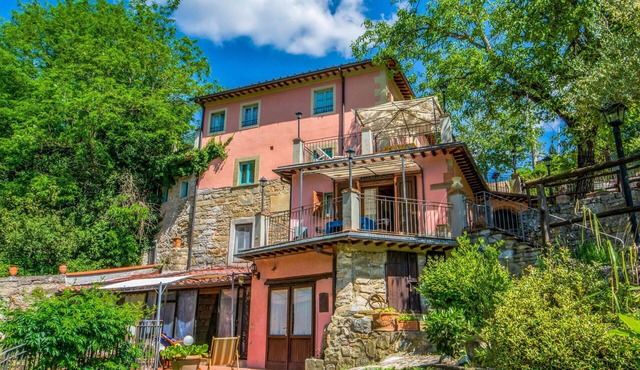 Stunning private villa for 12 people with private pool, WIFI, TV, terrace and pets allowed