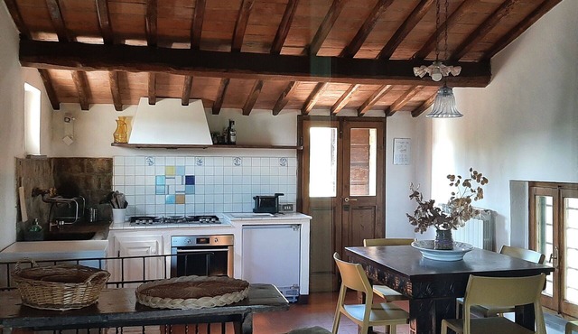 Stunning private villa with WIFI, patio, panoramic view and parking, close to Montepulciano