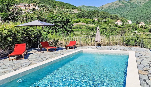 Stunning private villa for 6 people with pool, WIFI, TV, terrace and pets allowed