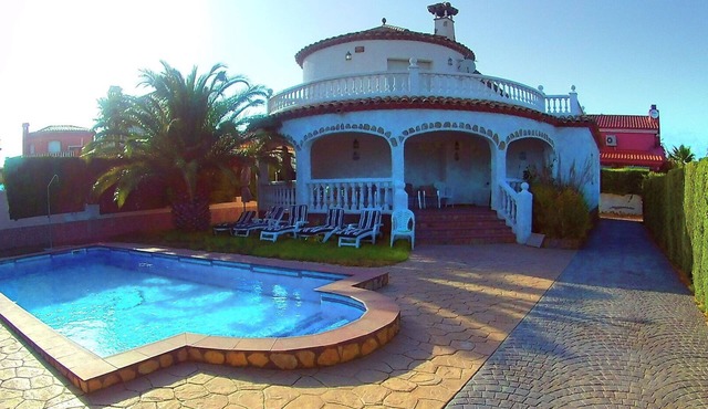 Stunning private villa with private pool, A/C, WIFI, TV, terrace, pets allowed and panoramic view