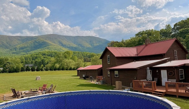 Stunning Private Farm Retreat w/Pool & Hot Tub