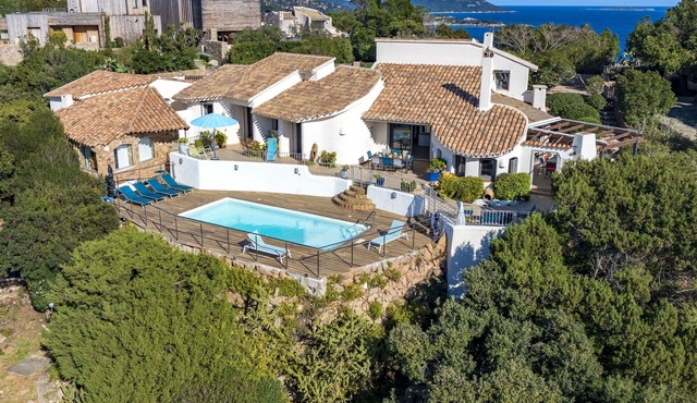 Stunning private villa for 8 people with private pool, A/C, WIFI, terrace and pets allowed