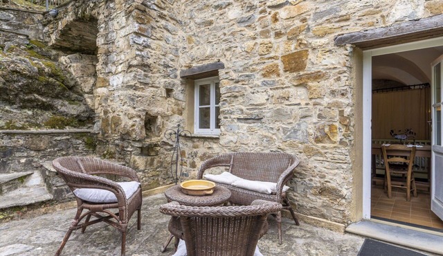 Stunning private villa for 9 people with patio, pets allowed and panoramic view