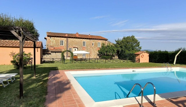 Stunning private villa for 11 people with WIFI, private pool, TV, pets allowed and panoramic view
