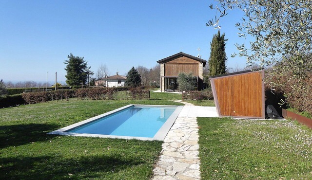 Stunning private villa with sauna, WIFI, hot tub, A/C, private pool, TV and pets allowed