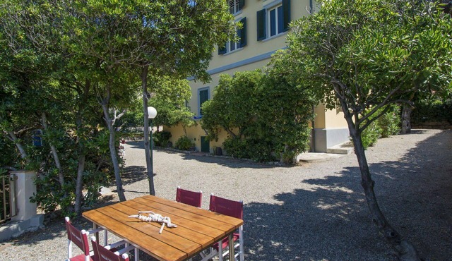 Stunning private villa for 9 guests with WIFI, TV, patio and pets allowed