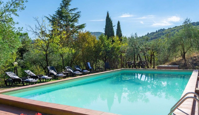 Stunning private villa with WIFI, private pool, TV, balcony, pets allowed and panoramic view