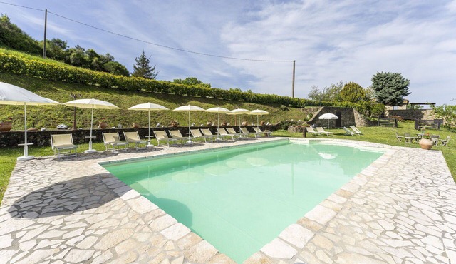 Stunning private villa for 4 people with pool, WIFI, TV and panoramic view