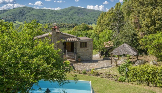 Stunning private villa for 8 guests with private pool, A/C, WIFI, TV and pets allowed