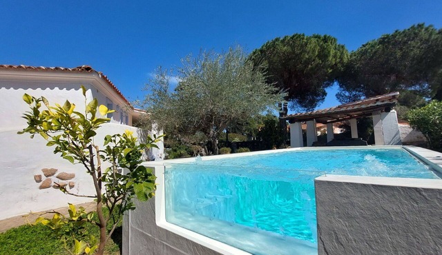 Stunning private villa for 10 people with private pool, A/C, TV and patio