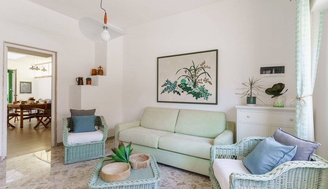 Stunning private villa for 5 guests with A/C, TV and veranda, close to Ostuni