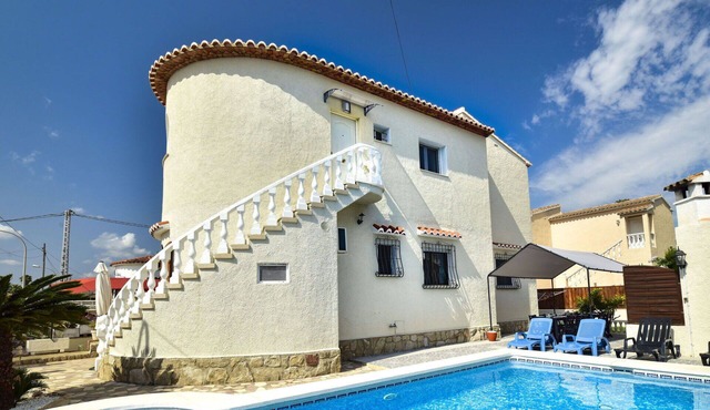 Stunning private villa for 12 people with A/C, private pool, WIFI, TV and patio