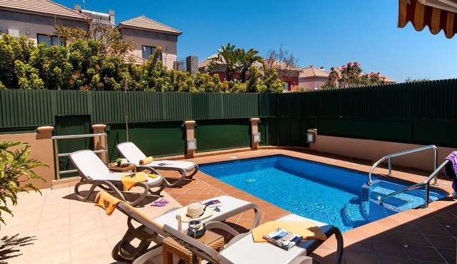 Stunning private villa for 8 guests with private pool, WIFI, A/C, TV, patio and pets allowed