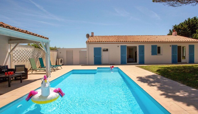Stunning private villa for 6 guests with WIFI, private pool, TV and terrace