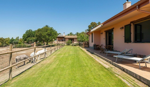 Stunning private villa for 6 guests with A/C, TV, patio and panoramic view