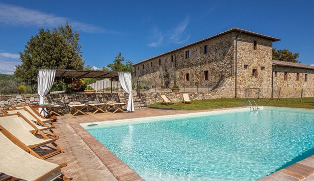 Stunning private villa with private pool, WIFI, TV, patio and panoramic view, close to Siena