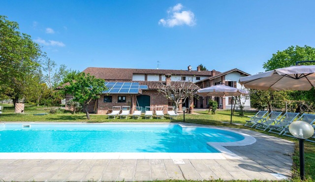 Stunning private villa for 9 guests with WIFI, private pool, hot tub, TV, patio and panoramic view