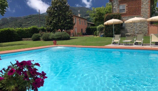 Stunning private villa for 6 people with A/C, WIFI, private pool, TV, terrace and pets allowed