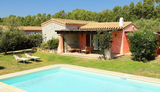 Stunning private villa for 6 people with pool, WIFI, A/C, TV, terrace and pets allowed