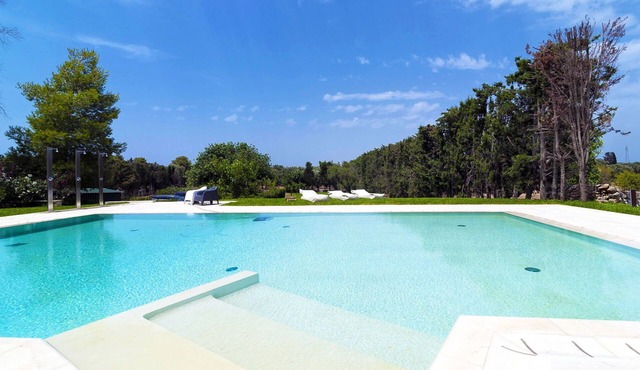 Stunning private villa for 14 guests with A/C, private pool, WIFI, TV, terrace and parking
