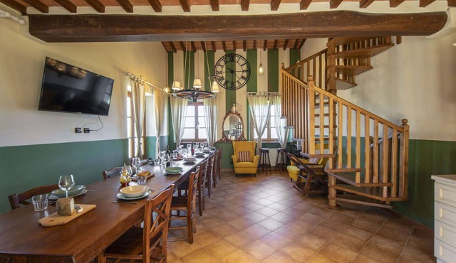 Stunning private villa for 10 guests with WIFI, private pool, hot tub, A/C, TV and terrace